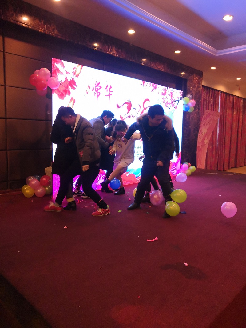 3571547529128953.jpg 踩氣球活動.jpg